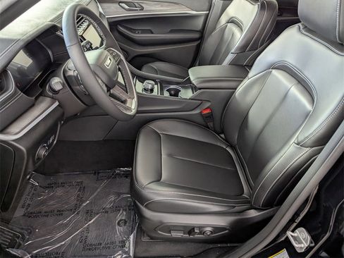 New 2025 Jeep Grand Cherokee Limited image 10