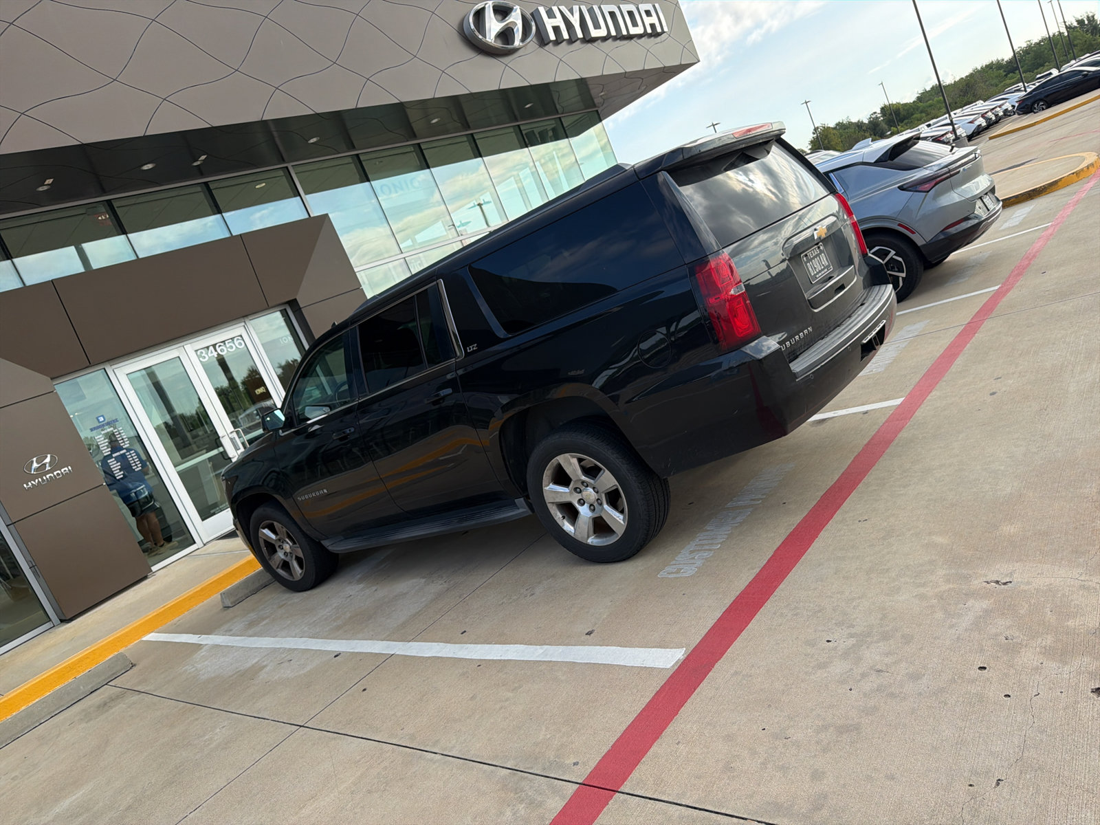 Used 2016 Chevrolet Suburban LS w/ Enhanced Driver Alert Package RWD image 2