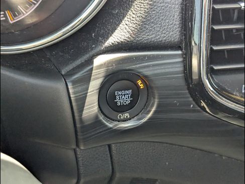 Used 2019 Jeep Grand Cherokee Altitude AWD/4WD image 29