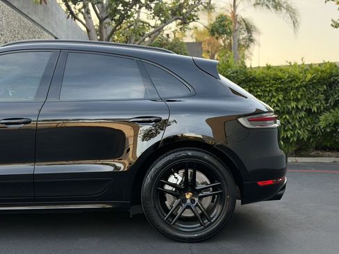 Used 2020 Porsche Macan Turbo image 12