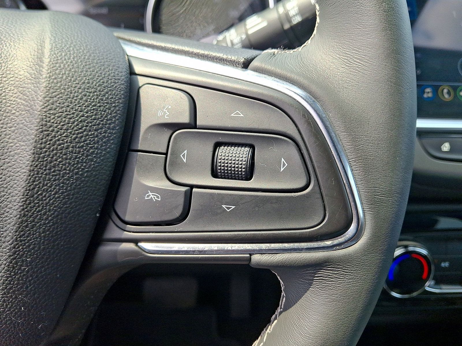 Used 2023 Buick Encore GX Preferred w/ Cold Weather Comfort Package FWD image 18