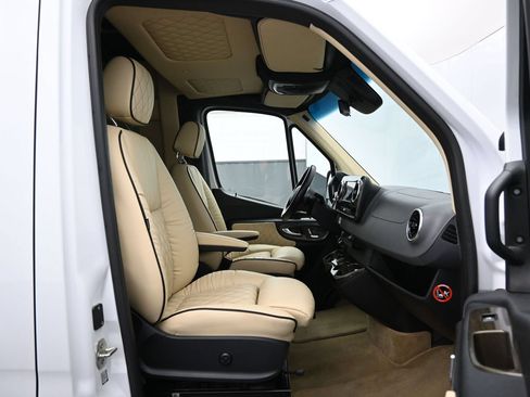 Used 2020 Mercedes-Benz Sprinter 2500 image 14