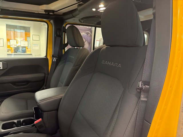 Used 2019 Jeep Wrangler Unlimited Sahara AWD/4WD image 15