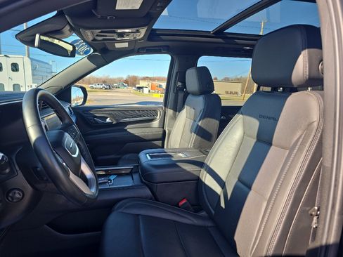 Used 2023 GMC Yukon XL Denali image 13