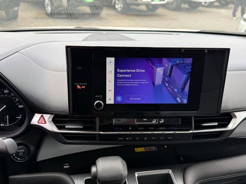 Used 2025 Toyota Sienna LE FWD image 22