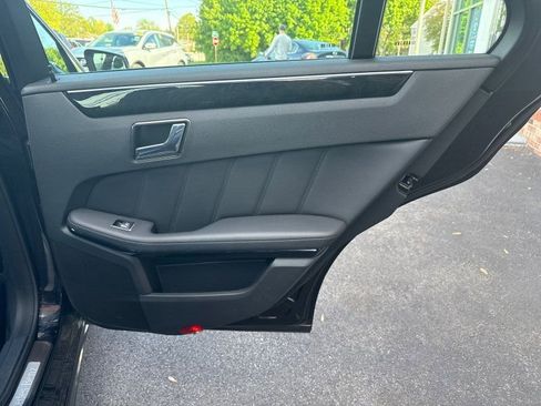 Used 2010 Mercedes-Benz E 550 4MATIC Sedan image 20