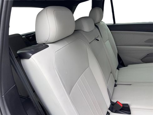 Used 2024 Volkswagen Tiguan SE R-Line image 43