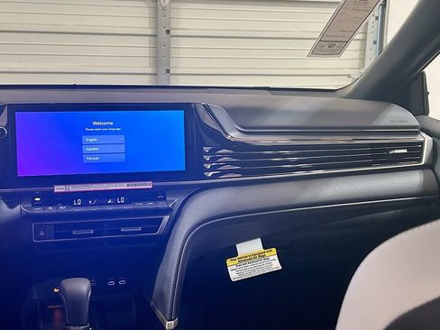 New 2026 Toyota Camry Hybrid FWD image 22