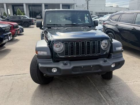 Used 2025 Jeep Wrangler Sport AWD/4WD image 2