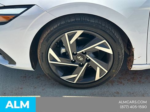 Used 2025 Hyundai Elantra Sport FWD image 14