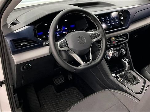 Used 2023 Volkswagen Taos SE w/ Panoramic Sunroof Package FWD image 16