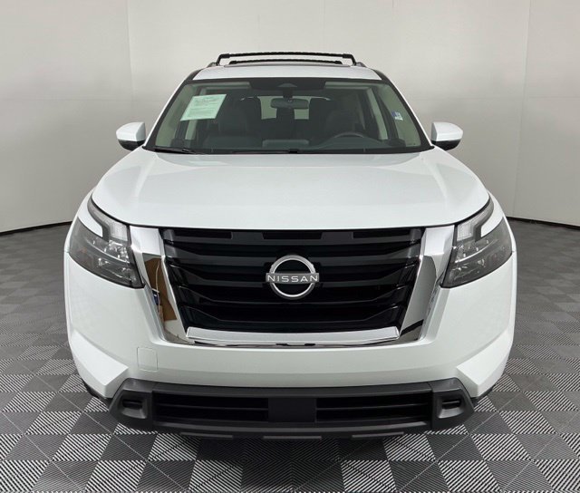 Used 2025 Nissan Pathfinder SV w/ SV Premium Package FWD image 3