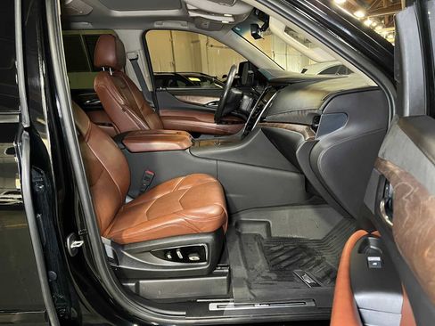 Used 2019 Cadillac Escalade Premium Luxury image 12