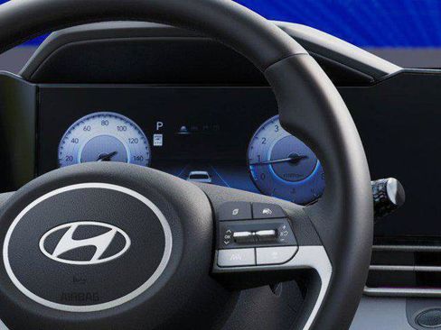 Used 2025 Hyundai Elantra Limited FWD image 14