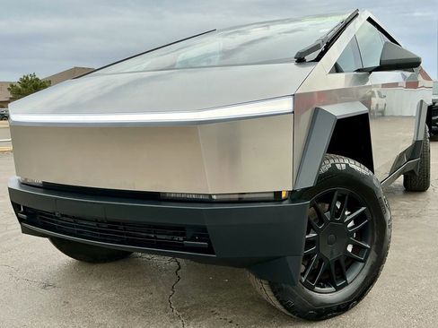 Used 2024 Tesla Cybertruck AWD Crew Cab image 3