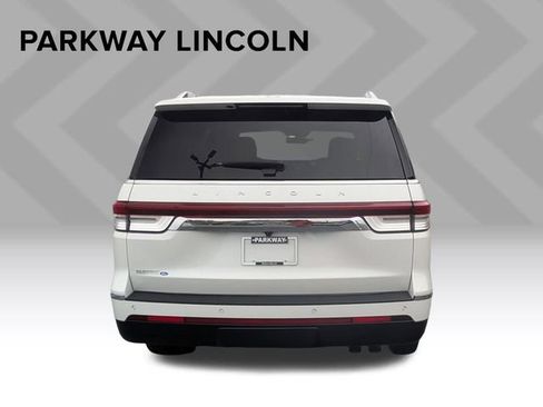 Used 2023 Lincoln Navigator Reserve image 6