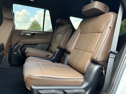 Used 2025 Chevrolet Tahoe High Country AWD/4WD image 43