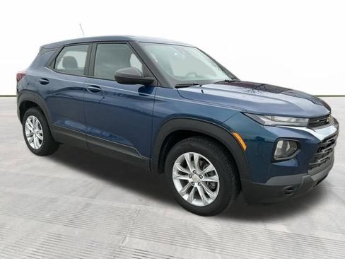 Used 2021 Chevrolet TrailBlazer LS image 2