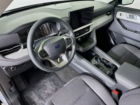 New 2026 Ford Explorer Active RWD image 3
