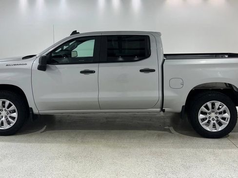 Used 2022 Chevrolet Silverado 1500 Custom RWD image 2