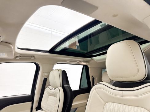 Used 2022 Lincoln Navigator L Black Label AWD/4WD image 3