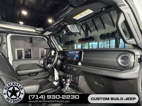 Used 2024 Jeep Wrangler Unlimited Sahara AWD/4WD image 25