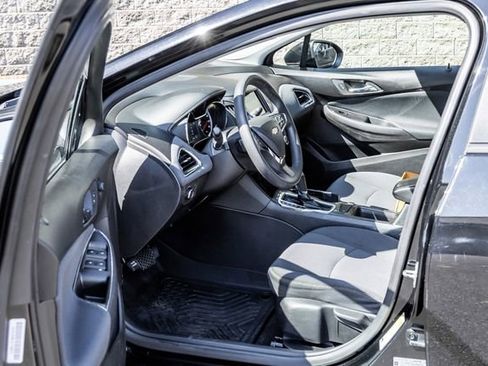 Used 2019 Chevrolet Cruze Sedan FWD image 25