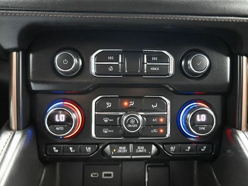 Used 2021 Chevrolet Suburban High Country image 31