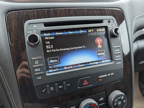 Used 2015 Chevrolet Traverse LT w/ Style and Technology Package image 24