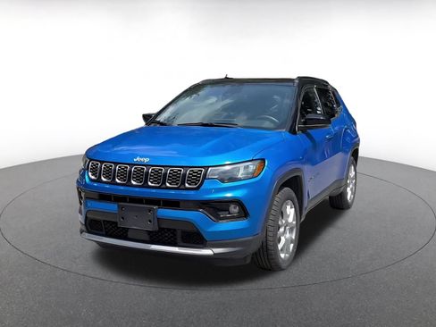 Used 2025 Jeep Compass Limited AWD/4WD image 6