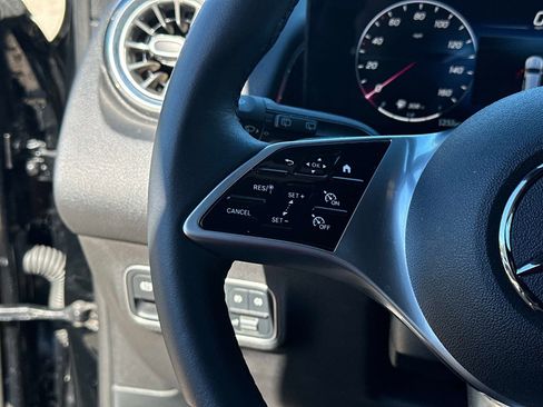 Certified 2025 Mercedes-Benz GLB 250 image 27