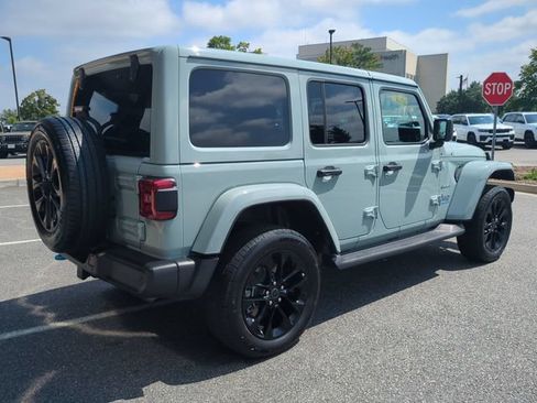 Used 2024 Jeep Wrangler Unlimited Sahara w/ Technology Group AWD/4WD image 4