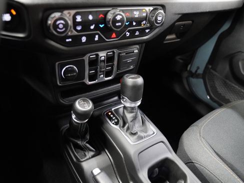 Used 2025 Jeep Gladiator Sport AWD/4WD image 25