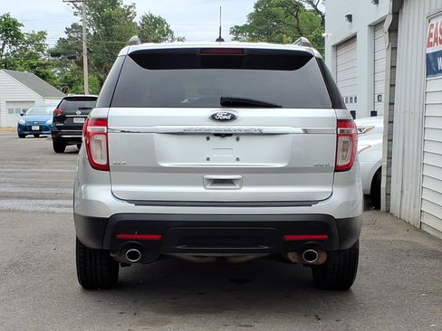 Used 2014 Ford Explorer XLT w/ Equipment Group 202A AWD/4WD image 4
