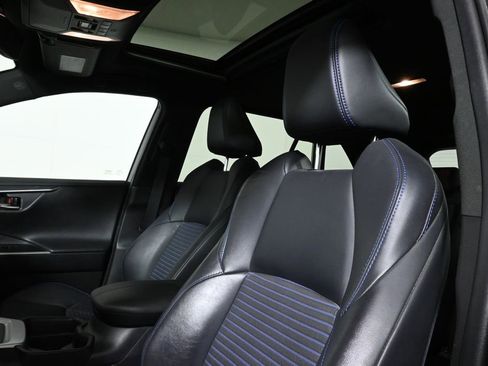 Used 2020 Toyota RAV4 XSE AWD/4WD image 4