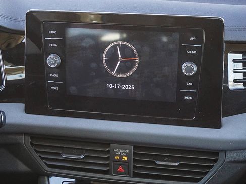 Used 2025 Volkswagen Jetta SE image 15