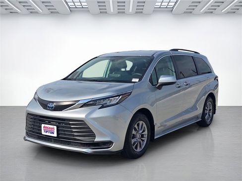 Used 2021 Toyota Sienna LE image 7