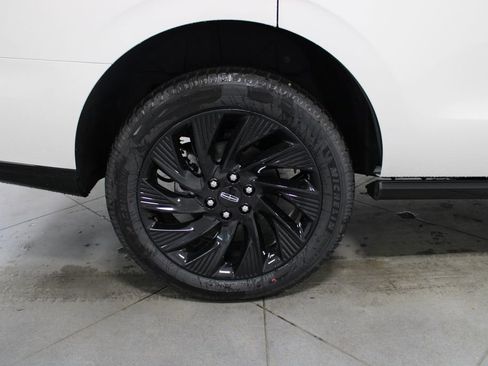 New 2026 Lincoln Navigator Reserve w/ Jet Appearance Package AWD/4WD image 12