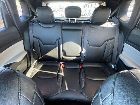 Used 2025 Jeep Compass Limited image 38