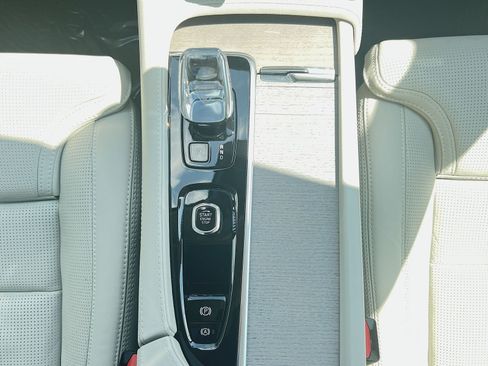 Certified 2024 Volvo XC90 T8 Ultimate AWD/4WD image 22