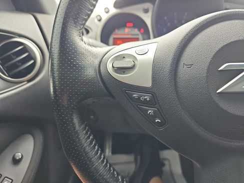 Used 2020 Nissan 370Z Coupe RWD image 17
