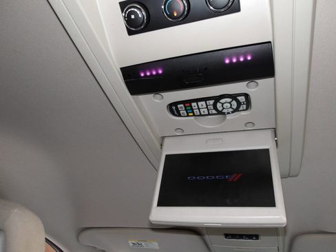 Used 2013 Dodge Grand Caravan SXT w/ Entertainment Group 1 image 27