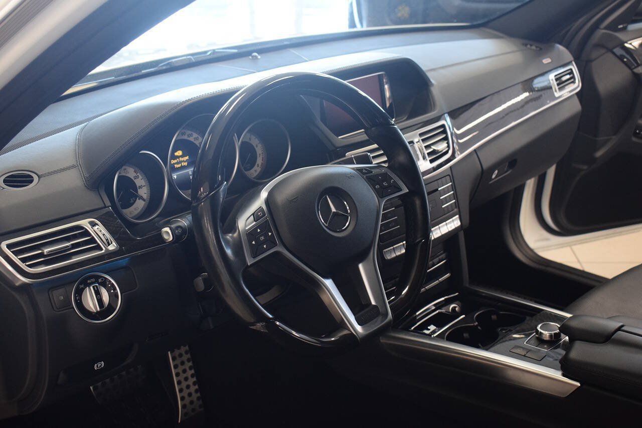Used 2016 Mercedes-Benz E 400 Sedan image 20