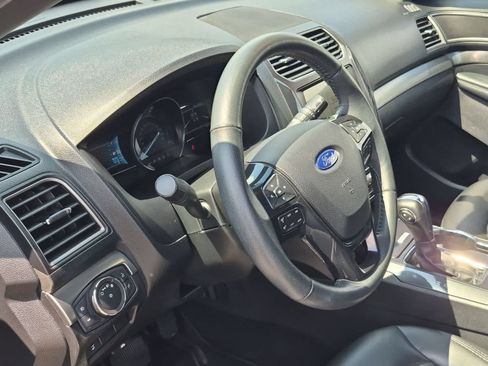 Used 2019 Ford Explorer XLT w/ Equipment Group 202A AWD/4WD image 10