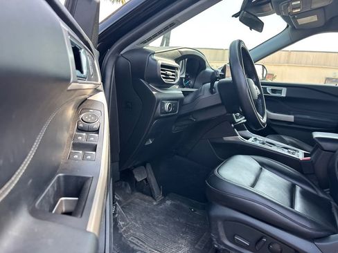 Used 2022 Ford Explorer XLT w/ Equipment Group 202A image 7
