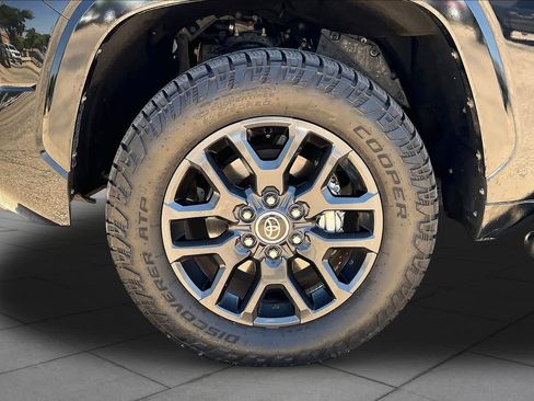 Used 2022 Toyota Tundra Platinum AWD/4WD image 11