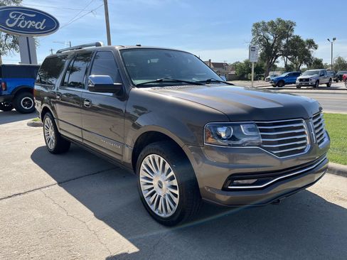 Used 2016 Lincoln Navigator L Select AWD/4WD image 6