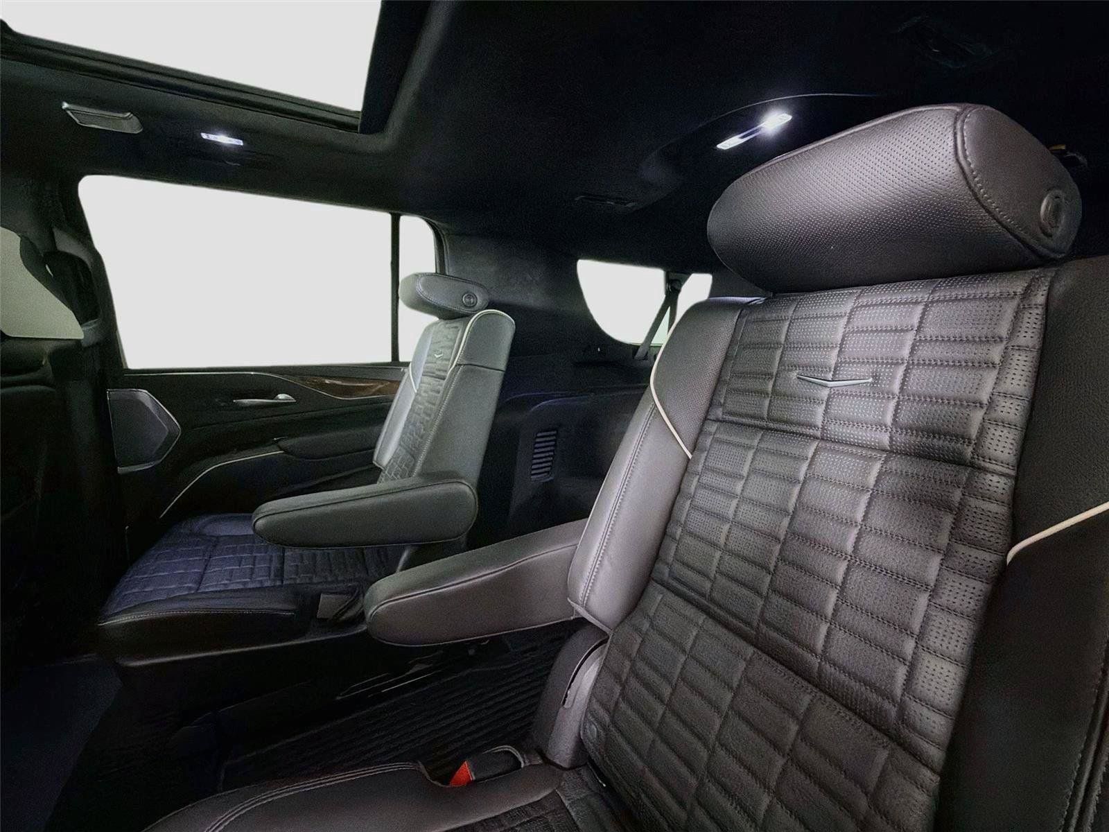 Used 2024 Cadillac Escalade ESV Sport Platinum w/ LPO, ONYX Package AWD/4WD image 25