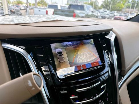 Used 2019 Cadillac Escalade Platinum RWD image 27