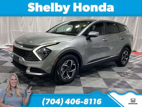 Used 2024 Kia Sportage LX image 1